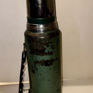 VINTAGE Aladdin Stanley Vacuum Bottle Thermos Green Hammertone 1 Qt USA